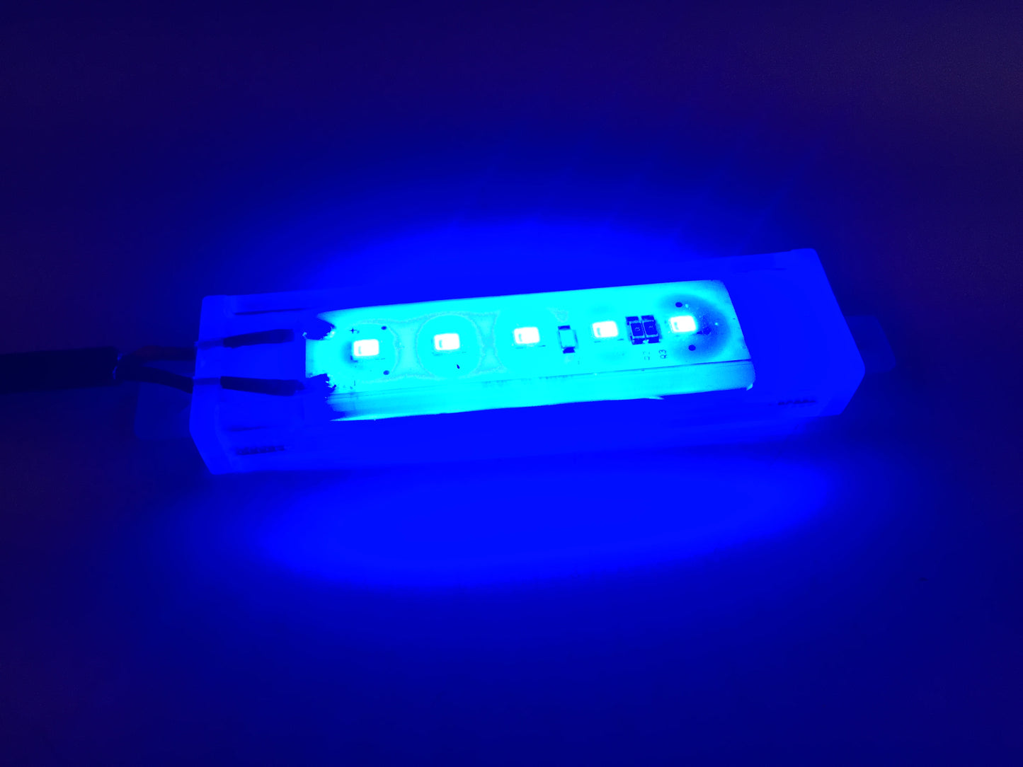 Pactrade Marine 12VDC LED Strip Light PVC 40LM 1W 4"(L) 5 x Blue LEDs 6000K with Hardware