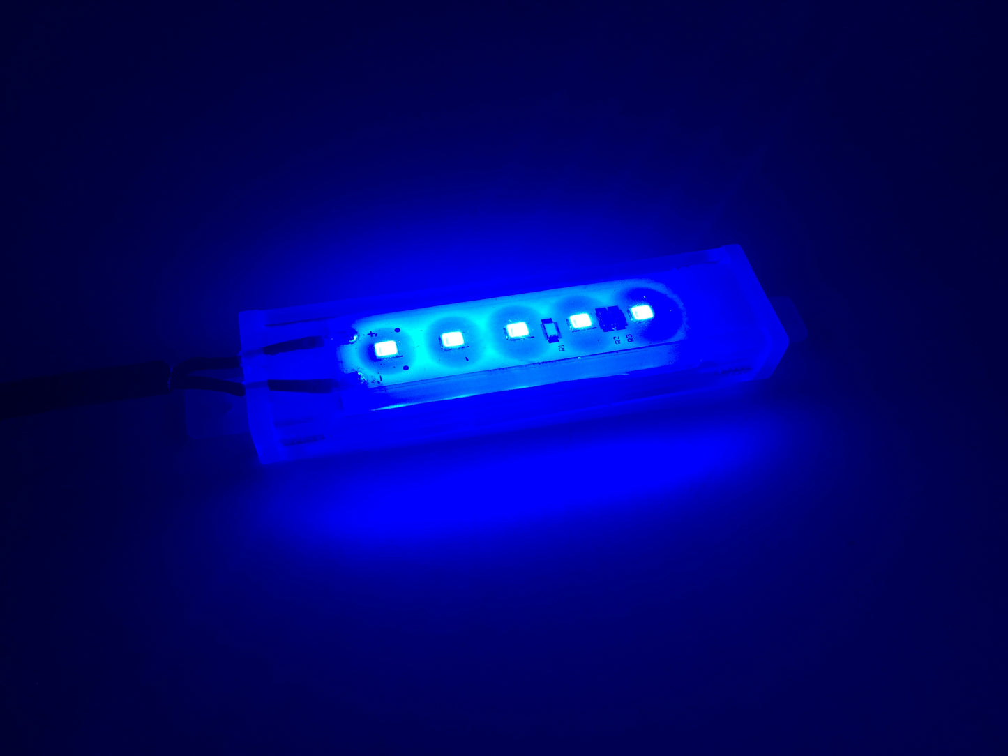 Pactrade Marine 12VDC LED Strip Light PVC 40LM 1W 4"(L) 5 x Blue LEDs 6000K with Hardware